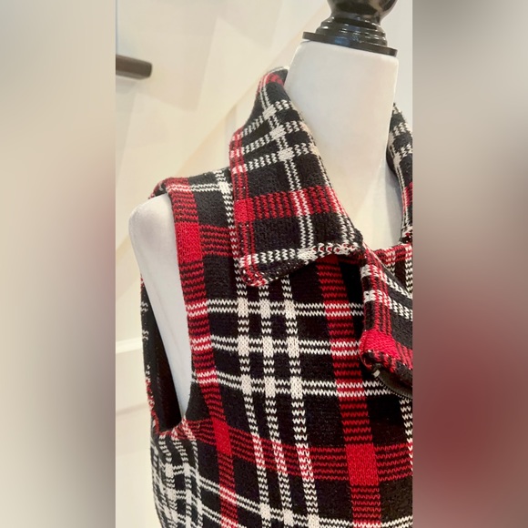 Last Chance! CHAPS Mitty Plaid Sleeveless Sweater Vest - Picture 4 of 11